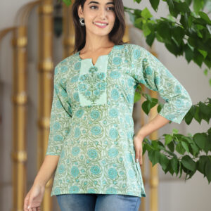 Pure-cotton Short kurti in Green color , Rounded-neck with Slit (Ekchhavi)